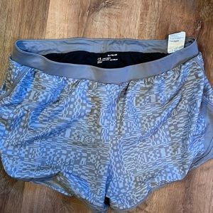Under Armour active shorts size XL
